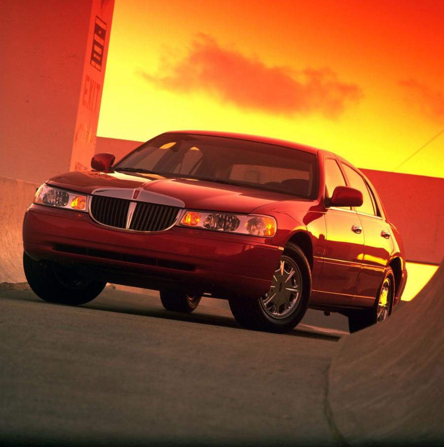 Lincoln Town Car 1998 года  (фото 47 из 77)